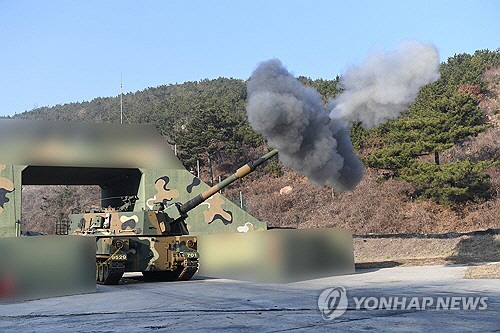 북한이 서해 북방한계선(NLL) 인근 해안포 사격을 실시한 5일 연평도에서 우리 군 K9 자주포가 해상사격 훈련을 하고 있다. [국방부 제공=연합뉴스]